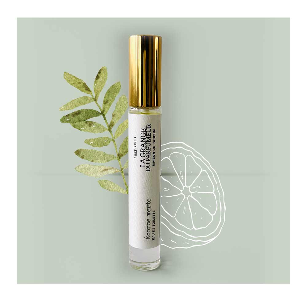 Eau de toilette unisexe. Parfum frais, thé vert, pétillant, agrumes, cèdre. Unisex toilet water. Summer breeze scent. Parfum été.Parfum québécois Format de voyage 10 mL, Canadian Perfumer, Haute parfumerie québécoise, Parfum Niche, Niche fragrance, Green tea, bergamote, fresh, zesty, woody, cedar fragrance. La Grange du Parfumeur, Parfum naturel, Artisan, Écorce verte