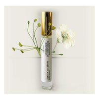 Eau de parfum unisexe. Parfum éphémère.Unisex Fragrance, lys blanc, vert, frais, vanille.. Parfum québécois Format de voyage 10 mL, Canadian Perfumer, Lilies, green, floral, vanilla scent. perfume, parfum québécois, Artisan, Haute Parfumerie, Parfum de Niche, Niche perfume, Natural fragrance, Parfum naturel. La Grange du Parfumeur, Jardin de Givre