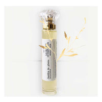 Eau de parfum unisexe. Parfum éphémère.Unisex Fragrance, lys blanc, vert, frais, vanille.. Parfum québécois Format de voyage 10 mL, Canadian Perfumer, Lilies, green, floral, vanilla scent. perfume, parfum québécois, Artisan, Haute Parfumerie, Parfum de Niche, Niche perfume, Natural fragrance, Parfum naturel. La Grange du Parfumeur, Jardin de Givre