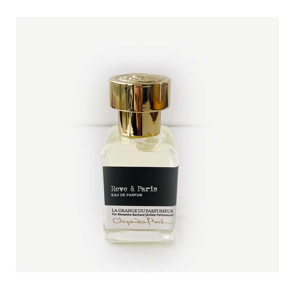 Parfum femme qui tient, Parfum de Niche femme qui sent trop bon, Parfum femme Québec, Parfum pour femme, Parfum pour homme, "Avant minuit" eau de toilette unisexe. Parfum à la Rose et à la pivoine. Unisex . Rose, Peonies Fragrance, Indie perfume, Indie perfumery, Parfum de niche, Québecois, Parfum naturel, Alexandra Bachand, La Grange du Parfumeur