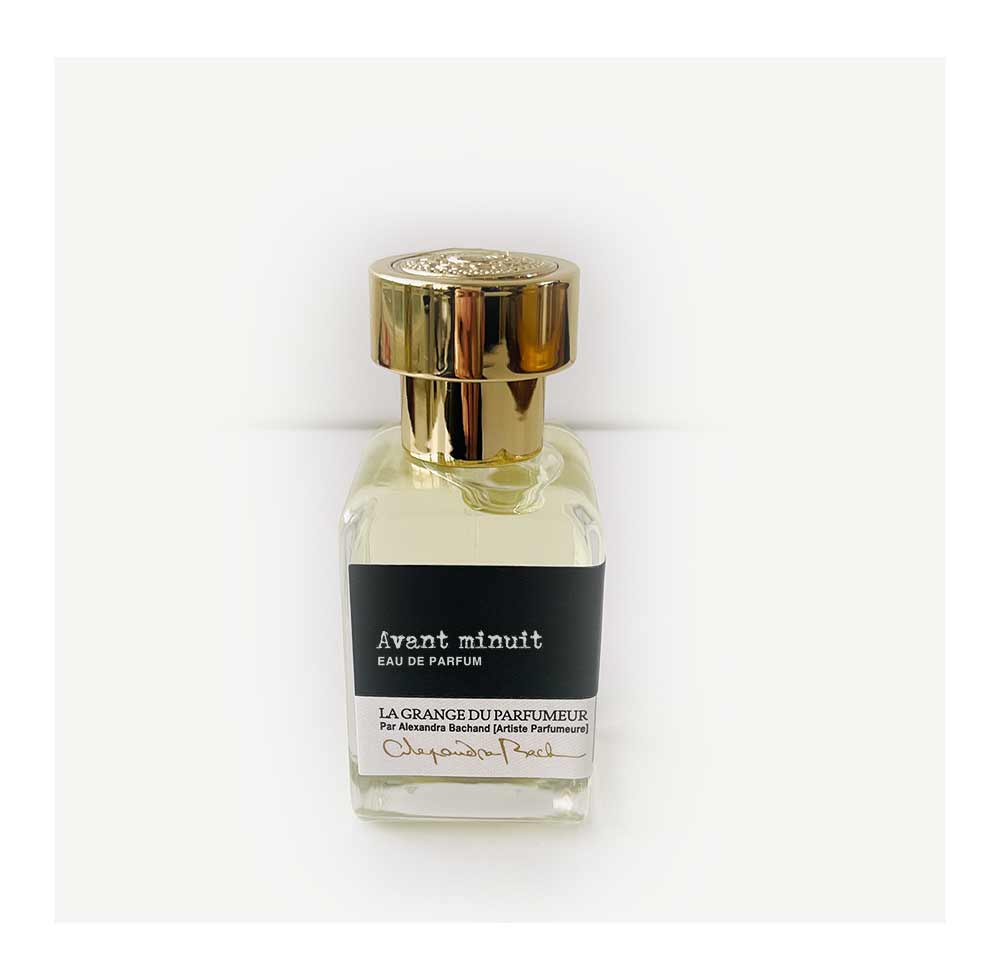 Parfum femme qui tient, Parfum femme qui sent trop bon, Parfum femme Québec, Parfum pour femme, Parfum pour homme, "Avant minuit" eau de toilette unisexe. Parfum à la réglisse noire, jasmin, et poivre noir. Unisex toilet water. Black Licorice, Jasmine and black Pepper Fragrance, Indie perfume, Indie perfumery, Parfum de niche, Québecois, Parfum naturel, Alexandra Bachand, La Grange du Parfumeur