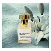 Eau de parfum unisexe. Parfum éphémère.Unisex Fragrance, lys blanc, vert, frais, vanille.. Parfum québécois Format de voyage 10 mL, Canadian Perfumer, Lilies, green, floral, vanilla scent. perfume, parfum québécois, Artisan, Haute Parfumerie, Parfum de Niche, Niche perfume, Natural fragrance, Parfum naturel. La Grange du Parfumeur, Jardin de Givre