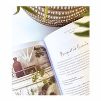 jardins de senteurs, projets aromatiques, secrets de parfumerie, botanique olfactive, jardin odorant, jardin de parfumeur, plantes à parfum, aromates, jardinage, culture de fleurs, parfumerie, parfum, Alexandra Bachand, La Grange du Parfumeur, livre botanique, floriographie, floriography, rose, lys, iris, jasmin, gardénia, muguet, lilas, eucalyptus, pivoine, plantes parfumés, odorat, odeurs, sillage, aménagement paysager, jardin parfumé, jardinage, botanique olfactive, jardiner