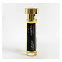 "Avant minuit" eau de toilette unisexe. Parfum à la réglisse noire, jasmin, et poivre noir. Unisex toilet water. Black Licorice, Jasmine and black Pepper Fragrance, Parfum femme qui tient, Parfum femme qui sent trop bon, Parfum femme Québec, Parfum pour femme, Parfum pour homme,, indie perfume, indie perfumery, indie scent, indie fragrance, parfum de niche, niche perfume, Alexandra Bachand