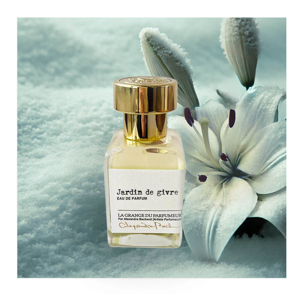 Eau de parfum unisexe. Parfum éphémère.Unisex Fragrance, lys blanc, vert, frais, vanille.. Parfum québécois Format de voyage 10 mL, Canadian Perfumer, Lilies, green, floral, vanilla scent. perfume, parfum québécois, Artisan, Haute Parfumerie, Parfum de Niche, Niche perfume, Natural fragrance, Parfum naturel. La Grange du Parfumeur, Jardin de Givre