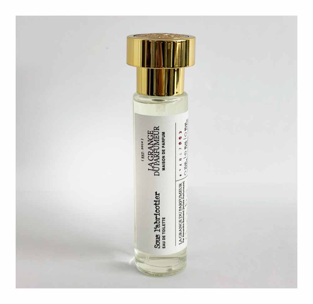 Eau de toilette unisexe. Parfum pêche et noix de coco. Unisex toilet water. Fragrance peach and coconut. Parfum québécois Format de voyage 10 mL, Canadian PerfumerParfum femme qui tient, Parfum femme qui sent trop bon, Parfum femme Québec, Parfum pour femme, Parfum pour homme, Haute Parfumerie, Parfum québécois,Parfum naturel.