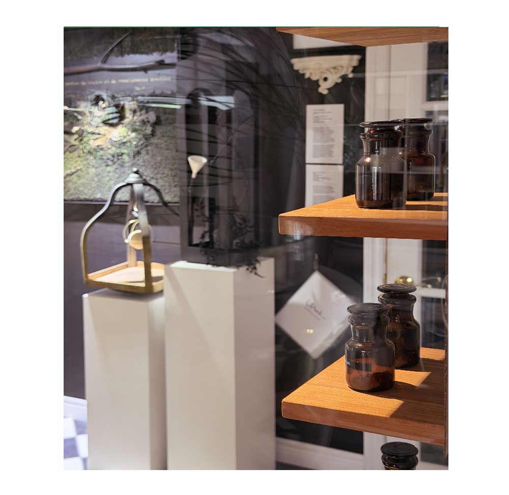 art olfactif, olfactory art, galerie olfactive, art contemporain, olfaction, scented art, parfumeure, artiste plasticienne Alexandra Bachand, ALEXANDRABACH, Memphremagog, Magog, Cantons-de-l'Est, Galerie d'art sur le chemin des Pères.